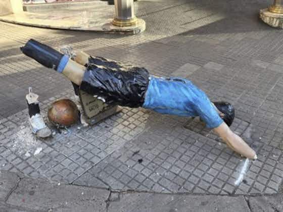 Imagen del artículo:¡Vergonzoso! Hinchas de Peñarol destruyen estatua de Luis Suárez