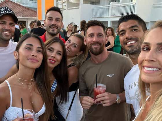 Imagen del artículo:Luis Suárez sigue de vacaciones con Messi y dilata su decisión con River