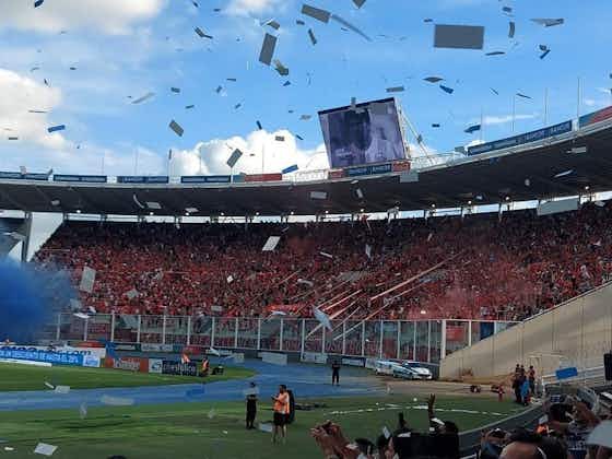 Imagen del artículo:Independiente llenó su cabecera y brindó un gran colorido ante Talleres