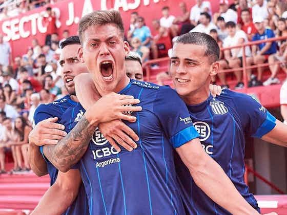 Imagen del artículo:Talleres se recuperó y derrotó con buen fútbol a Huracán en La Paternal