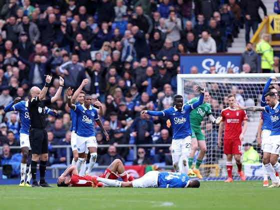 Imagen del artículo:¡Alarmas en Premier League! Durísimo choque de cabezas en Everton – Nottingham Forest