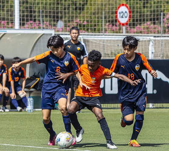 Image de l'article :Guillamón challenges participants in III VCF Academy World Cup to imitate his goal against FC Barcelona
