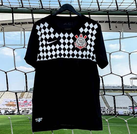 Imagem do artigo:As 90 peças das camisas colocadas à venda, que homenageiam Ronaldo Giovanelli, esgotam em menos de uma hora