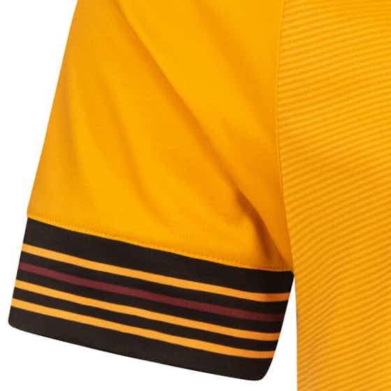 Imagem do artigo:Camisa titular do Dynamo Dresden 2022-2023 é revelada pela Umbro