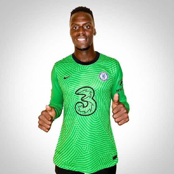 Article image:[Photo] First snap of Edouard Mendy posing in Chelsea kit after completing £22m move
