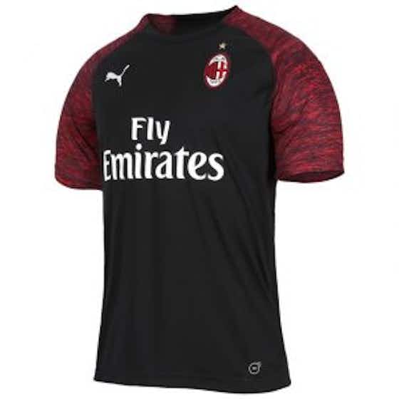 Imagem do artigo:📸 Novo uniforme do Milan tem o calção mais feio da história