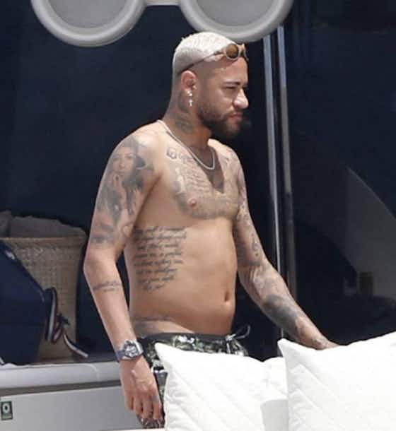 Article image:(Photos) Neymar looks to have gained weight in unflattering viral holiday snaps