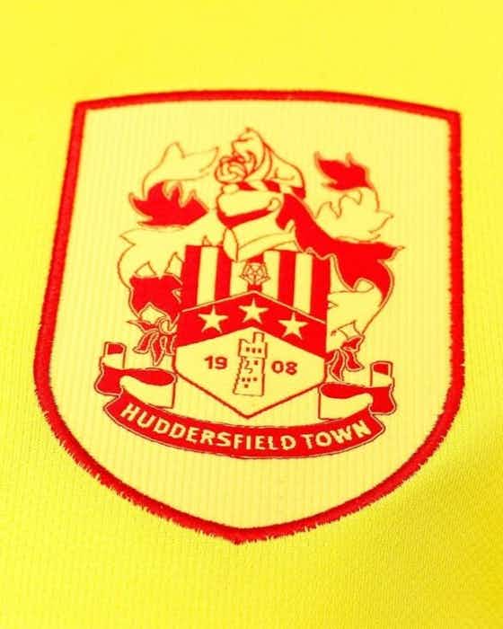 Imagem do artigo:Camisa da caridade do Huddersfield Town 2023 é revelada pela Umbro