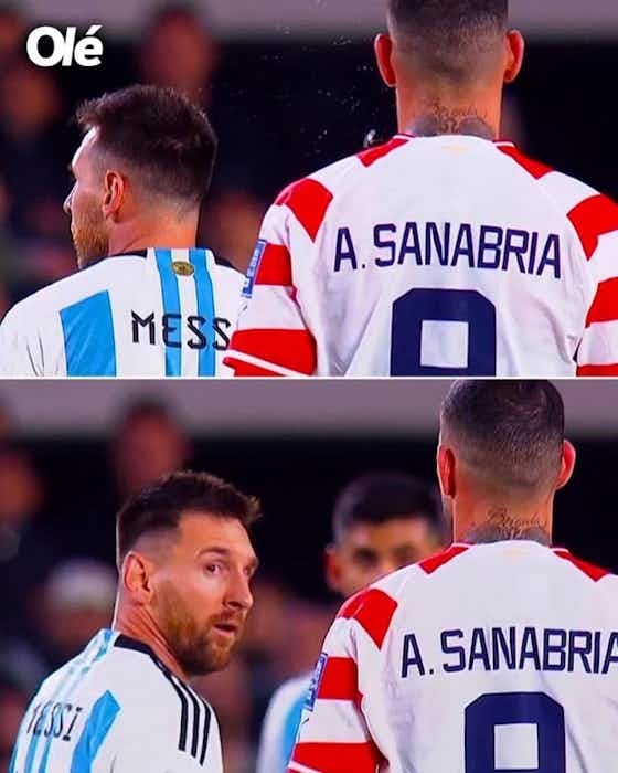 Immagine dell'articolo:📸 Putiferio Sanabria per uno sputo a Messi! Leo: “Non l’ho visto e…”