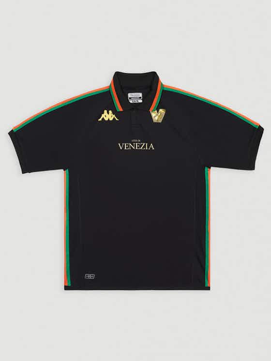 Imagem do artigo:A camisa do Venezia 2022/23 mantém o alto padrão de beleza com um estilo retrô anos 90