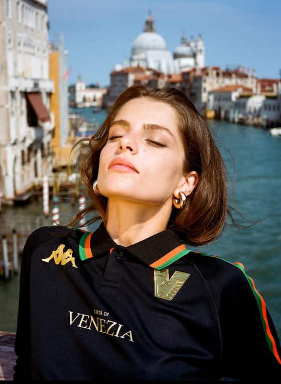 Imagem do artigo:A camisa do Venezia 2022/23 mantém o alto padrão de beleza com um estilo retrô anos 90