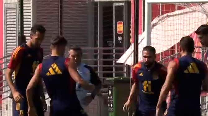 Preview image for Los rondos de España en el entrenamiento previo al partido contra Marruecos