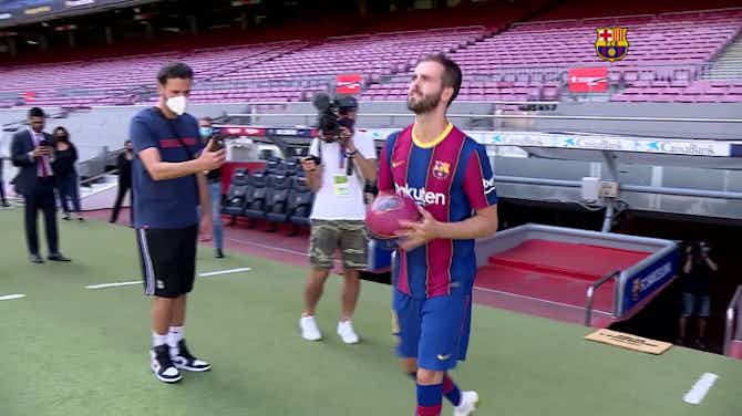 Image d'aperçu pour Barcelone - Les premiers pas de Pjanić au Camp Nou sous ses nouvelles couleurs