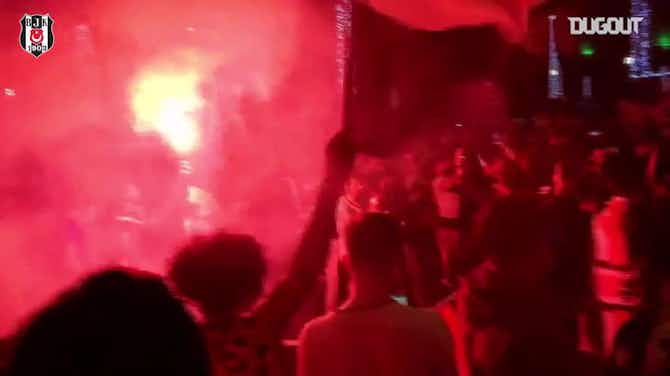 Vorschaubild für Beşiktaş fans celebrating Süper Lig title