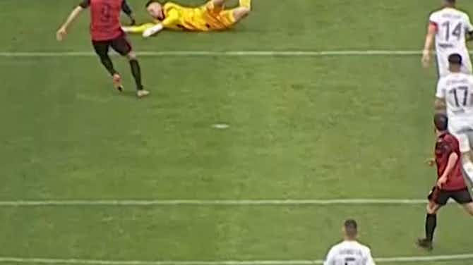 Image d'aperçu pour GK makes two horrendous errors in a row to lose the match 