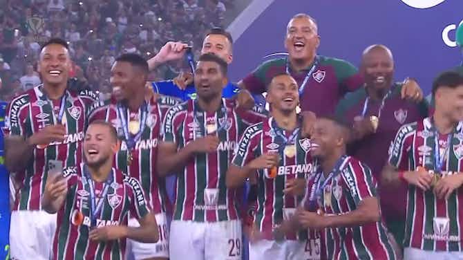 Vorschaubild für Fluminense ergue a taça da CONMEBOL Recopa Sudamericana