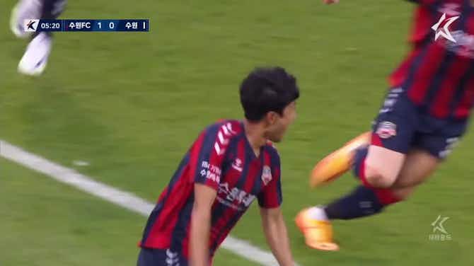 Preview image for Hyuk-Jin Jang's beautiful half volley for Suwon FC 