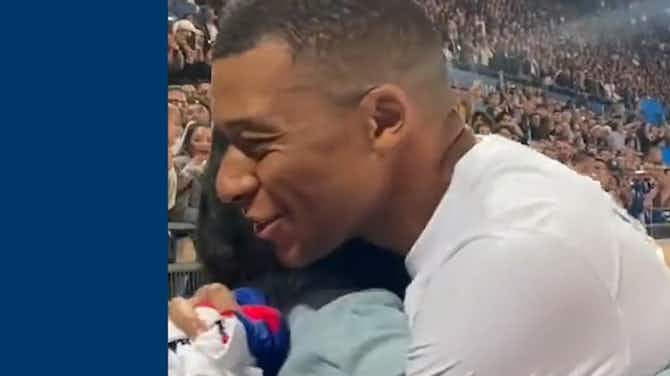 Preview image for A nice gesture from Kylian Mbappé with a supporter