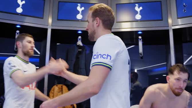Imagem de visualização para Kane recebe ligação de Conte no vestiário em festa por recorde no Tottenham