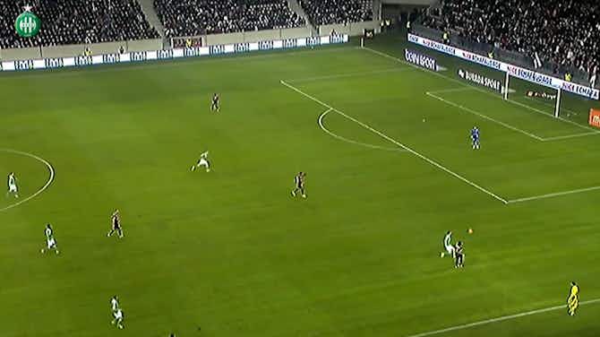Vorschaubild für Mevlut Erding's lucky goal at Nice