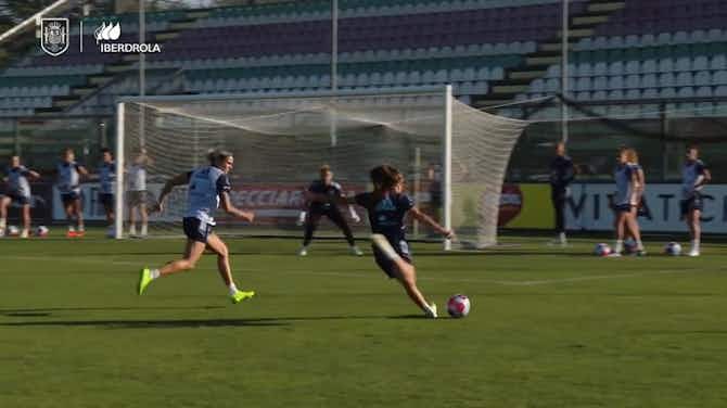 Preview image for Claudia Pina shines in training with three stunning goals