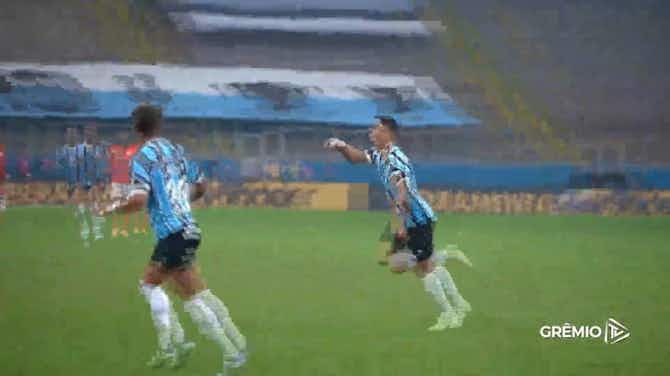Imagen de vista previa para El golazo de Luis Suárez contra el Inter de Porto Alegre