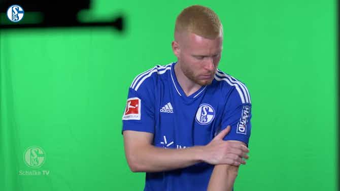 Imagen de vista previa para La plantilla del Schalke presume su nueva equipación