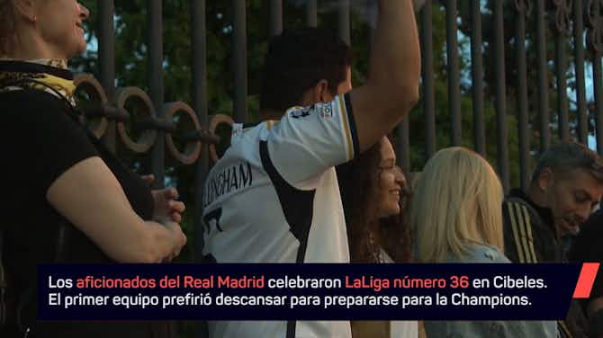 Image d'aperçu pour La fiesta contenida de los aficionados del Real Madrid en Cibeles: Bellingham y Ancelotti, los más aclamados