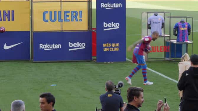 Imagen de vista previa para Dani Alves vuelve a vestir de azulgrana en el Camp Nou