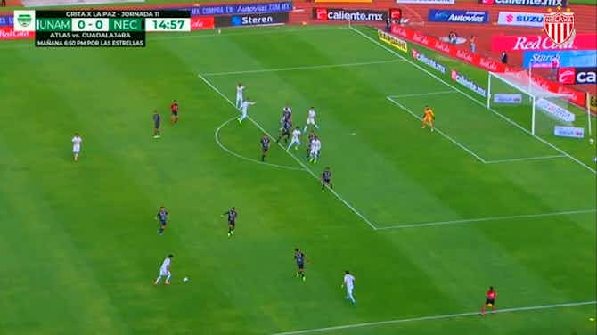 Vorschaubild für Incredible double save by Necaxa goalkeeper in Liga MX