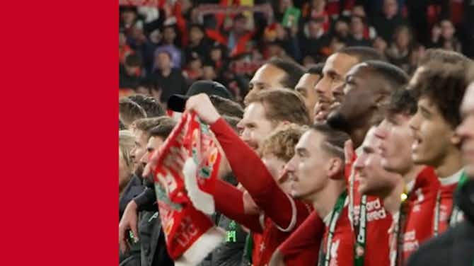 Imagen de vista previa para Liverpool players sing 'You'll Never Walk Alone' after Carabao Cup final triumph
