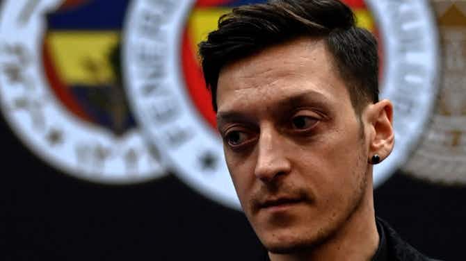 Vorschaubild für Özil bleibt bei Fenerbahce suspendiert