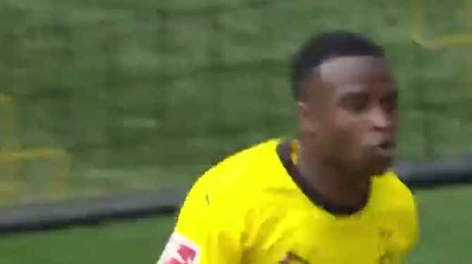 Imagem de visualização para Borussia Dortmund - Augsburg 3 - 0 | GOL - Youssoufa Moukoko