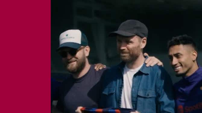 Imagen de vista previa para Coldplay visita el entrenamiento del Barça