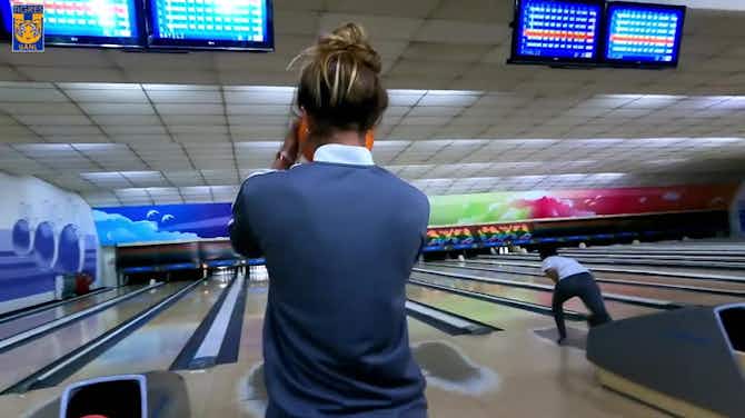 Vorschaubild für Tigres Women players go bowling before the start of the season