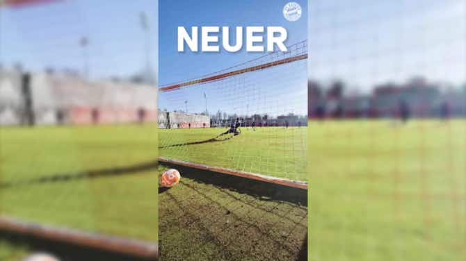 Preview image for Neuer takes part in Bayern's Goalkeeper-Challenge