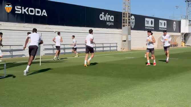 Imagen de vista previa para El Valencia empieza a trabajar para el partido contra el Barça