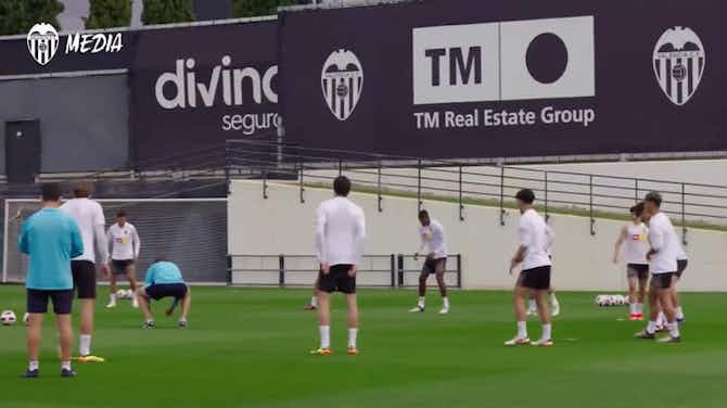 Imagen de vista previa para El último entrenamiento del Valencia antes de la visita al Barça