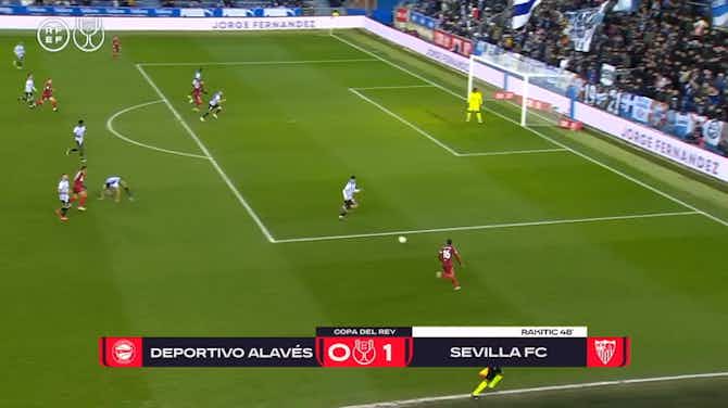 Preview image for Rakitić’s impressive diving header goal vs Alavés