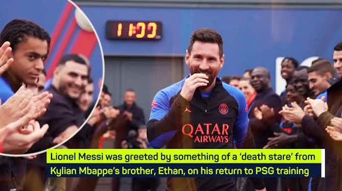 Pratinjau gambar untuk Messi returns to PSG to 'death stare' from Mbappe's brother