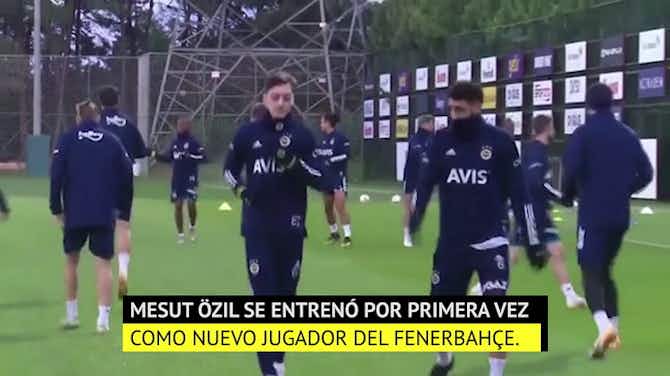 Imagen de vista previa para Mesut Özil ya se entrena con el Fenerbahçe