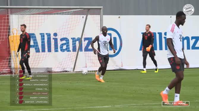 Vorschaubild für Mané, Musiala & Co take part in Bayern Munich's crossing challenge