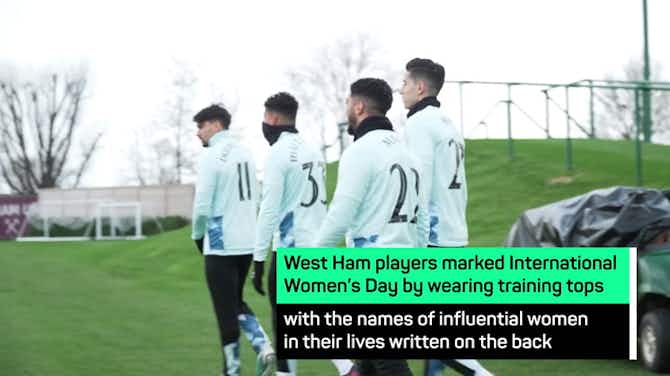 Pratinjau gambar untuk West Ham players pay tribute to special women in their lives