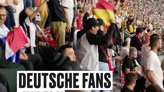 Vorschaubild für Deutsche Fans jubeln im Stadion
