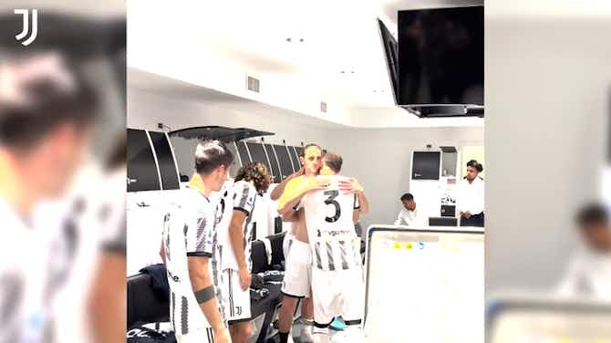 Image d'aperçu pour Les joueurs de la Juventus saluent Chiellini