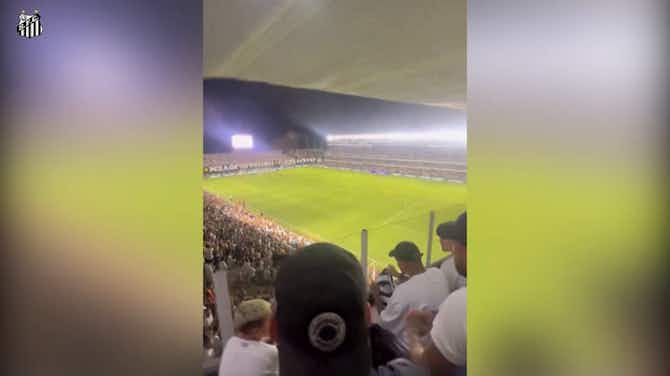 Anteprima immagine per I tifosi del Santos festeggiano la visita di Neymar a Vila Belmiro