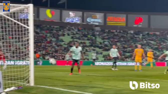 Imagen de vista previa para El gol de Carlos Salcedo en el descuento ante Santos