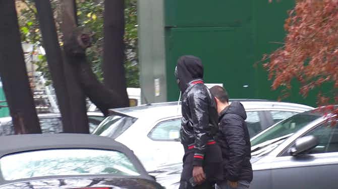 Imagen de vista previa para Balotelli pasa el reconocimiento médico en Monza