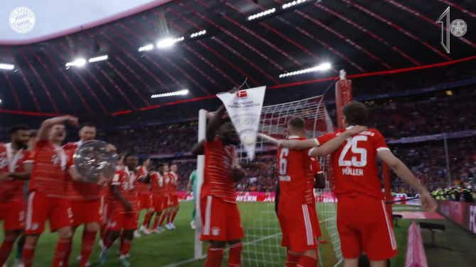 Anteprima immagine per Il Bayern Monaco festeggia la Bundesliga con i tifosi