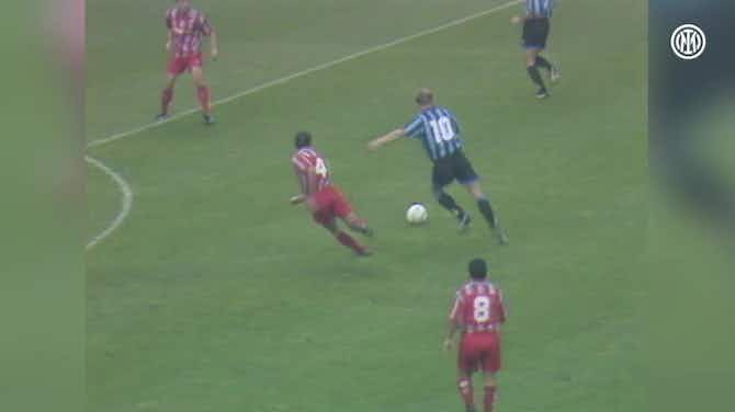 Vorschaubild für Bergkamp's screamer against Cremonese in 1993-94 season
